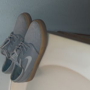 Nike's shoes